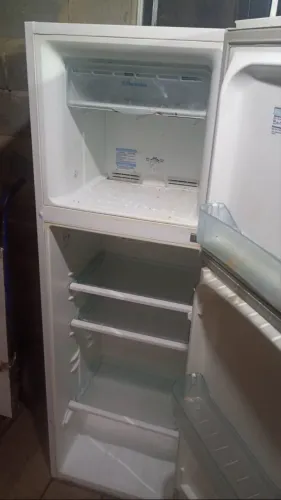 Vendo geladeira eletrolux super conservada