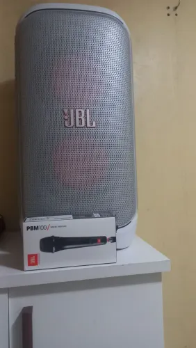 Caixa de som JBL partybox 320 e microfone JBL valor 3.350