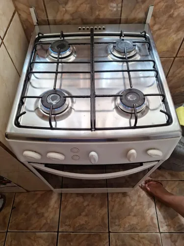 Atencao ler anúncio Dispenso curiosos Fogao 4 Bocas Continental 