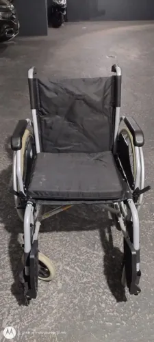 Cadeira de rodas dobravel em excelente estado