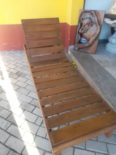 Espreguiçadeira de madeira