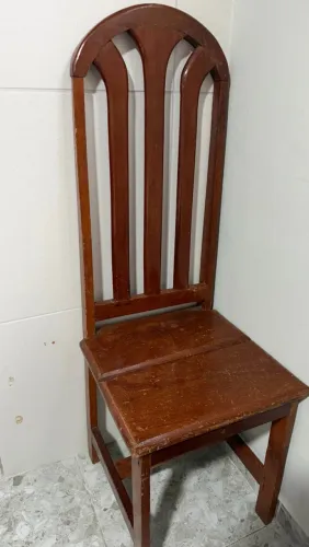 Vendo cadeira de madeira