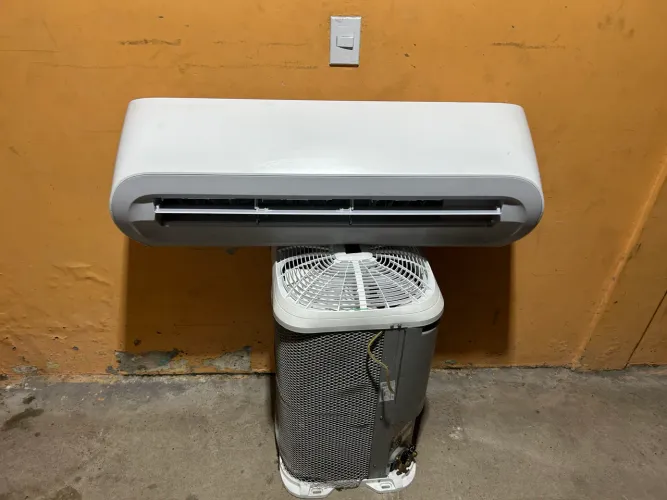 Electrolux inverter adapt color 24 mil btus 