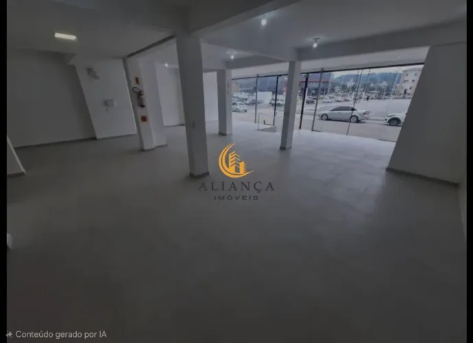 Loja com 130 m² privativos para locação em Barreiros