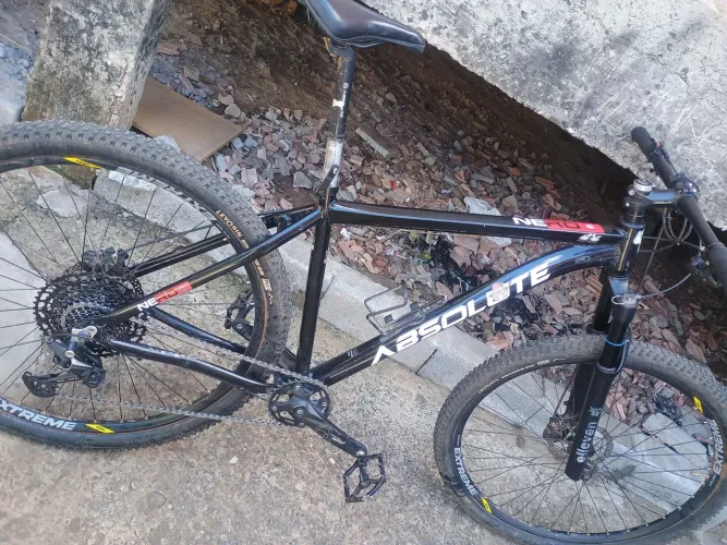 Vendo bike abissolute Nero 5 bike muito equipada pronta pra andar 
