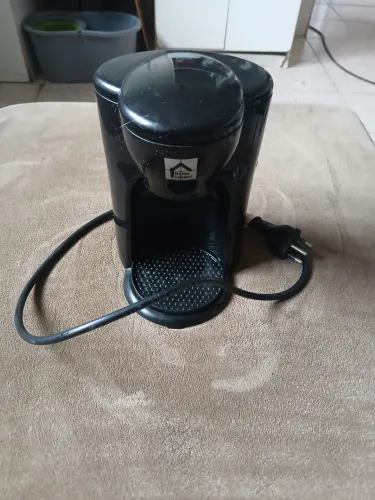 Mini cafeteira elétrica