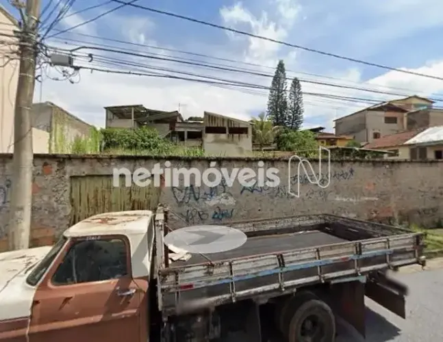Lote 360² no Paraíso. Proximo a rua Niquelina.