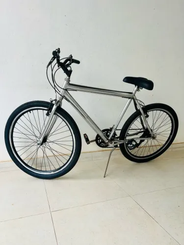 Bicicleta aro 26 cromada