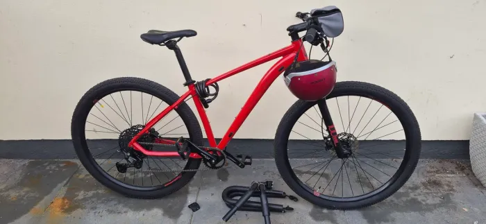 Bicicleta Adulta de MTB EXPL 500 Aro 29 Rockrider Vermelha.