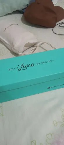 ?Sandalia via Marte 106 feminino acompanhada de uma bola da sapatinho de luxo