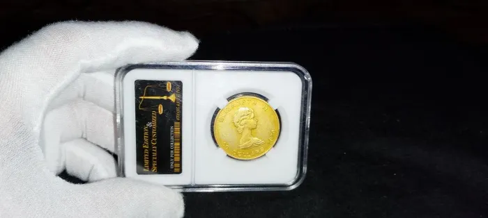 Moeda Elizabeth II 50 dollars 1979 diâmetro 30mm