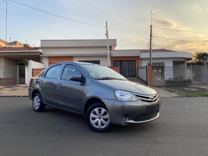 Toyota Etios X Sedan 1.5 Flex 16V 4P Mec. 2015