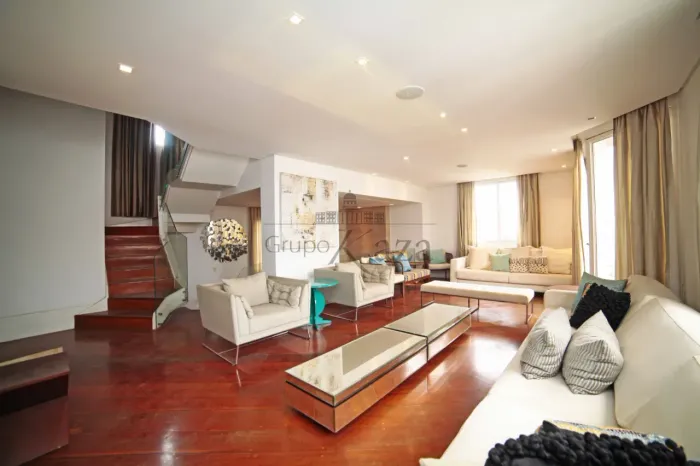 Cobertura - Jardim Paulista - 4 Dormitórios - 360m².