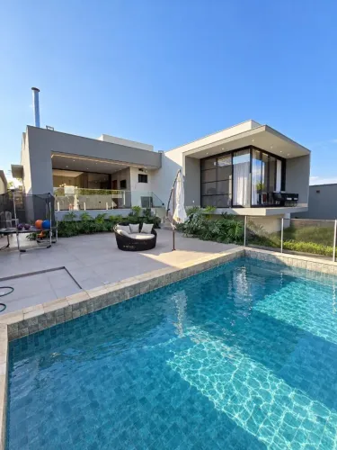 Vendo linda casa em 'condomínio' de Sete Lagoas.