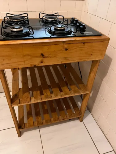 Cooktop com base de madeira