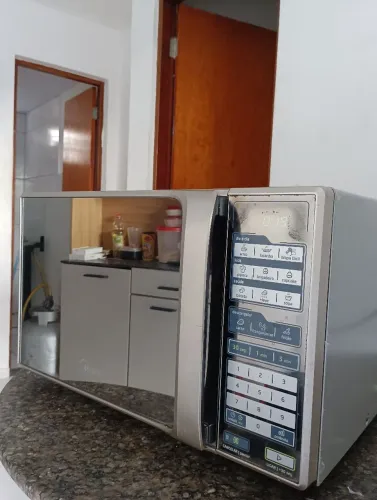 Microondas Midea 31L espelhado
