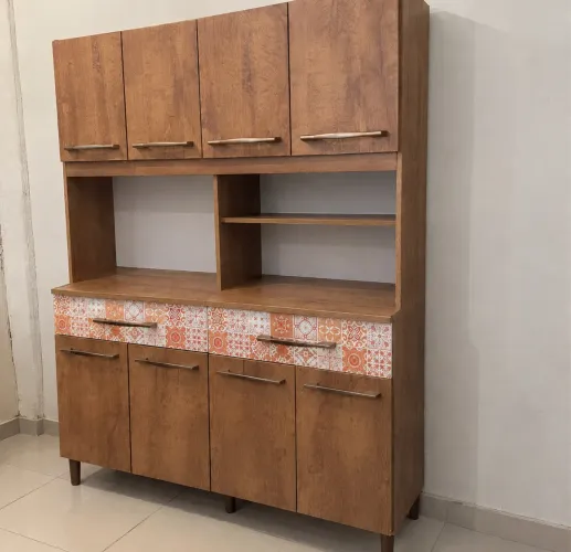 ARMÁRIO DE COZINHA EM MADEIRA/COMPENSADO 