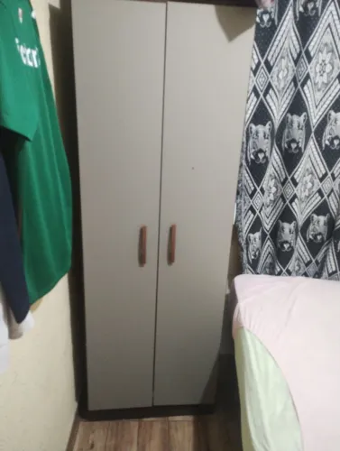 Guarda roupa 2 porta em bom estado