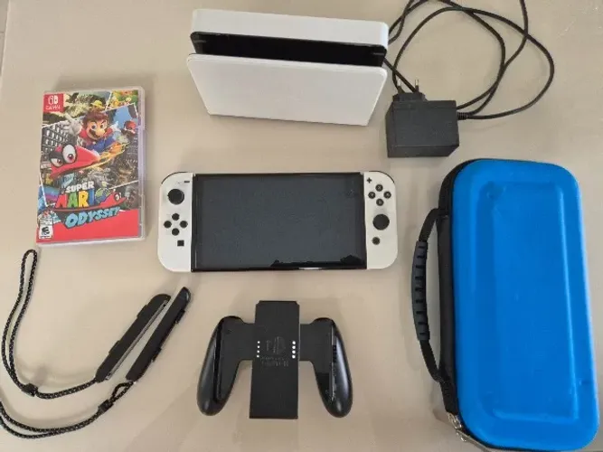 Nintendo Switch OLED + Mario Odyssey + Case