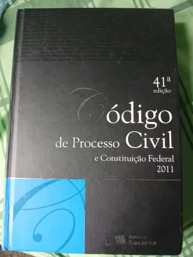 Livro usado disponível para a venda.