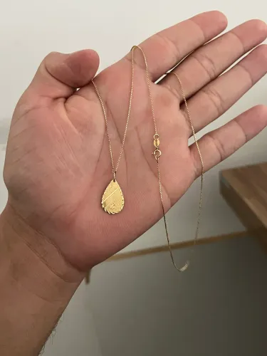 Corrente fina com pingente ouro 18k
