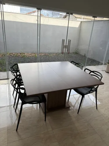 Mesa de jantar 1.35 x 1.35