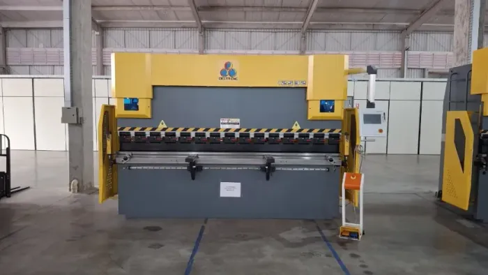 DOBRADEIRA DE CHAPAS - CN 125T-3200MM
