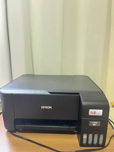 Impressora Epson L3250 semi nova. Apenas 2 meses de uso.