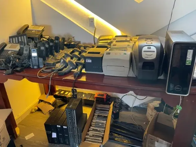Equipamentos Comerciais: Computadores, Impressoras, Leitores, Telefones e Switches