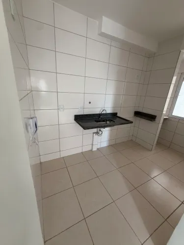 ALUGA-SE APARTAMENTO