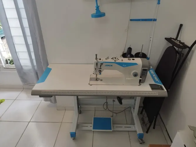 Máquina de costura Reta Jack A2B profissional