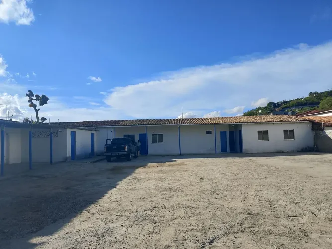 Alugo canteiro de obras e escritório !!