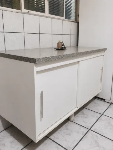 Balcão Multiuso com Tampo Reforçado - Excelente Estado