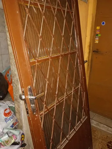 Porta/casa marrom