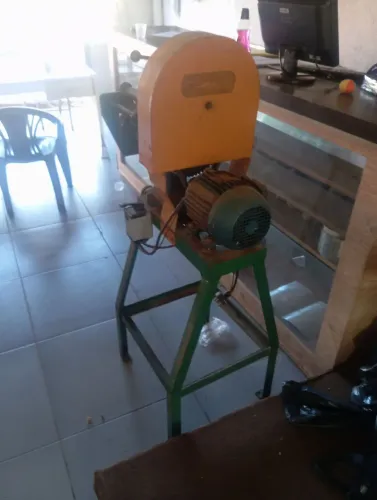 Frisadeira motorizada