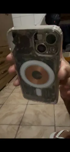 iPhone 13 com detalhes