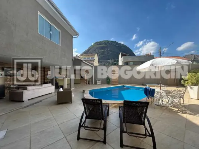 Julio Bogoricin Aluga Casa Duplex 3 Quartos ( 2 Suítes ) Piscina Churrasqueira 4 Vagas Rec