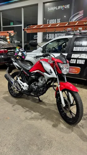 Cg Titan 160 vermelha, só pegar e andar a moto tá zera