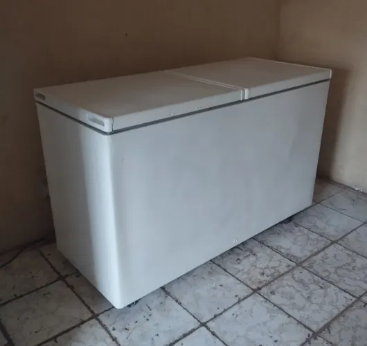 Freezer horizontal FRICON usado