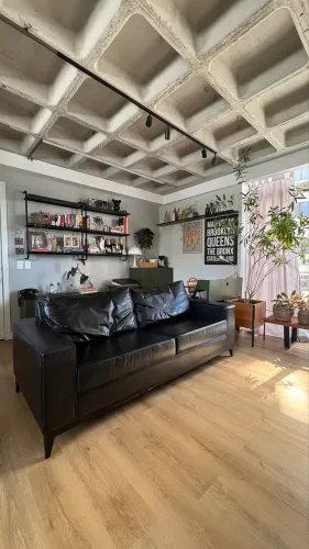 SOFÁ DE COURO SINTÉTICO TOKSTOK