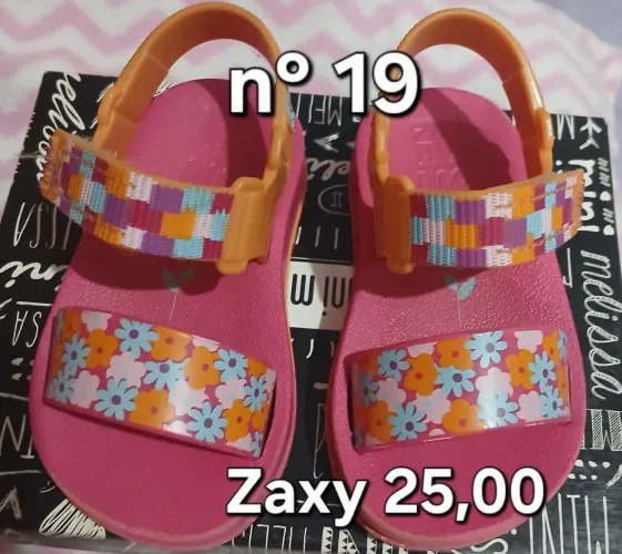 Vendo essas lindas sandálias e sapatos pra sua princesa todos por apenas 100,00 