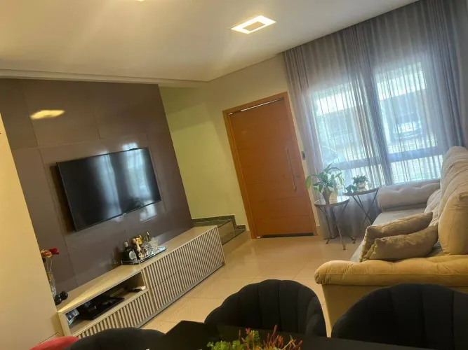 Sobrado com 3 Suites no Condominio Palm Village