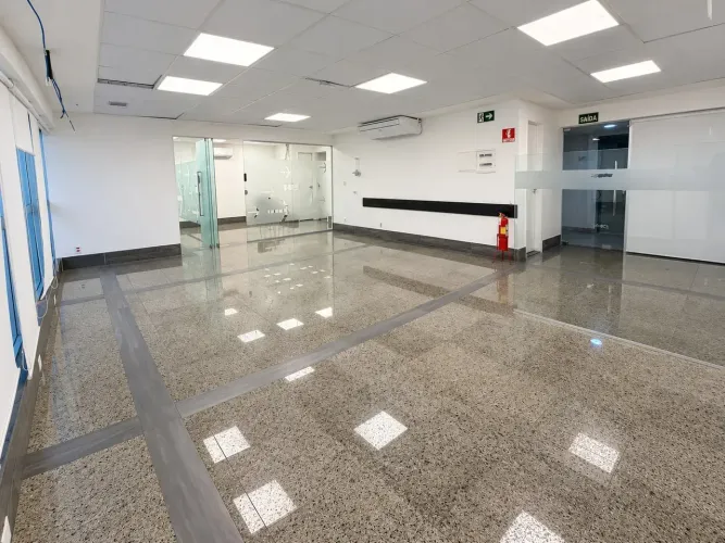 Escritório para aluguel possui 102 metros quadrados com 3 quartos em Aldeota - Fortaleza -