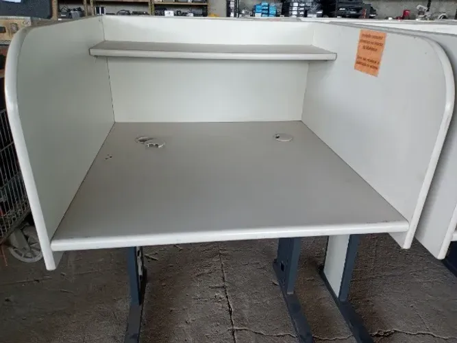 MESA PARA ESCRITÓRIO/ ESTUDO