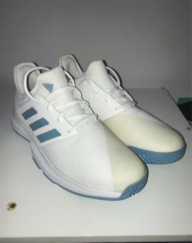 Tênis adidas 