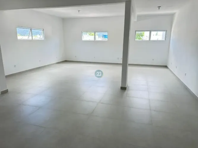 Aluga-se Sala comercial c/ 60mts para locação em Biguaçu-SC, bairro Rio Caveiras: Espaço a