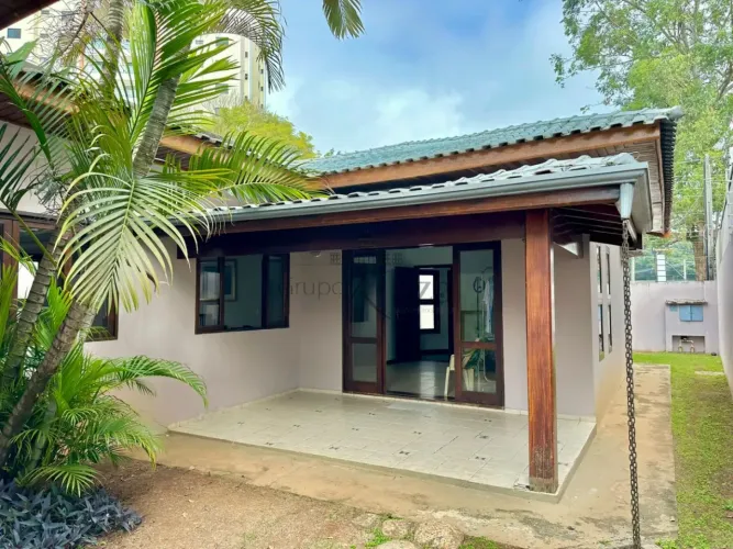 Casa - Jardim Esplanada II - 4 Dormitórios - 224m².