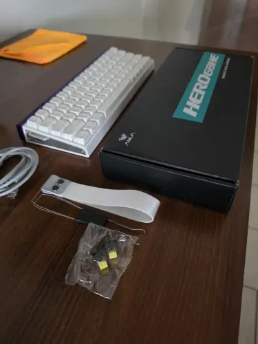Teclado Magnético AULA Hero 68 HE Rapid Trigger 8K Branco RGB