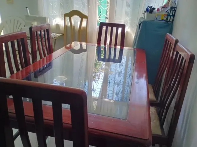 Mesa de Jantar com 6 cadeira 