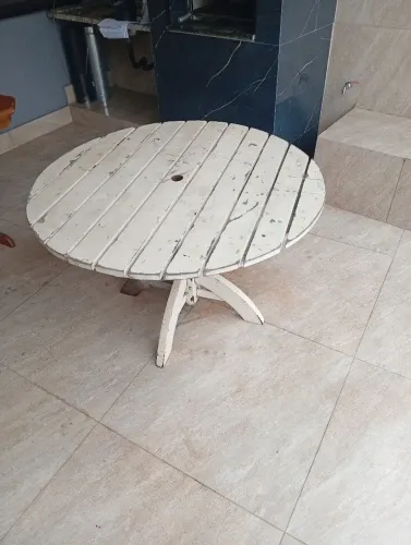 Mesa de madeira maciça